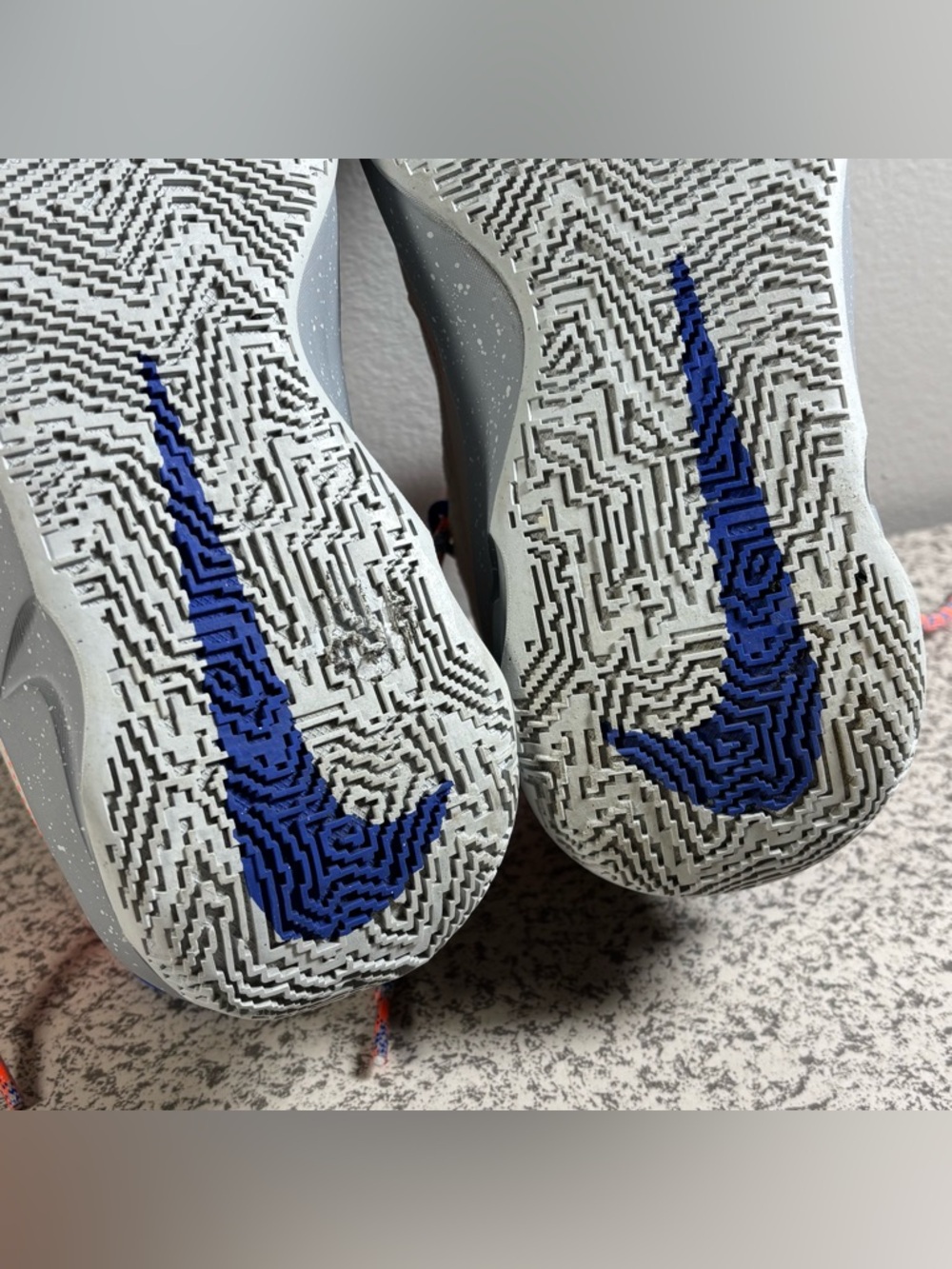 Nike Boys Size 7Y Team Hustle D10 Desert Sand Basketball Shoes (CZ4179-001) EUC - Picture 10 of 13